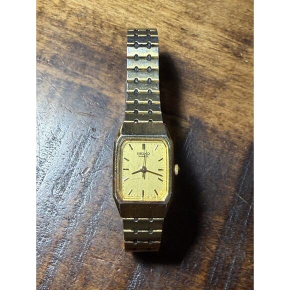 Vintage Seiko Quartz Gold Tone Ladies Wristwatch 2Y01-1A60 Rectangle Dress Watch